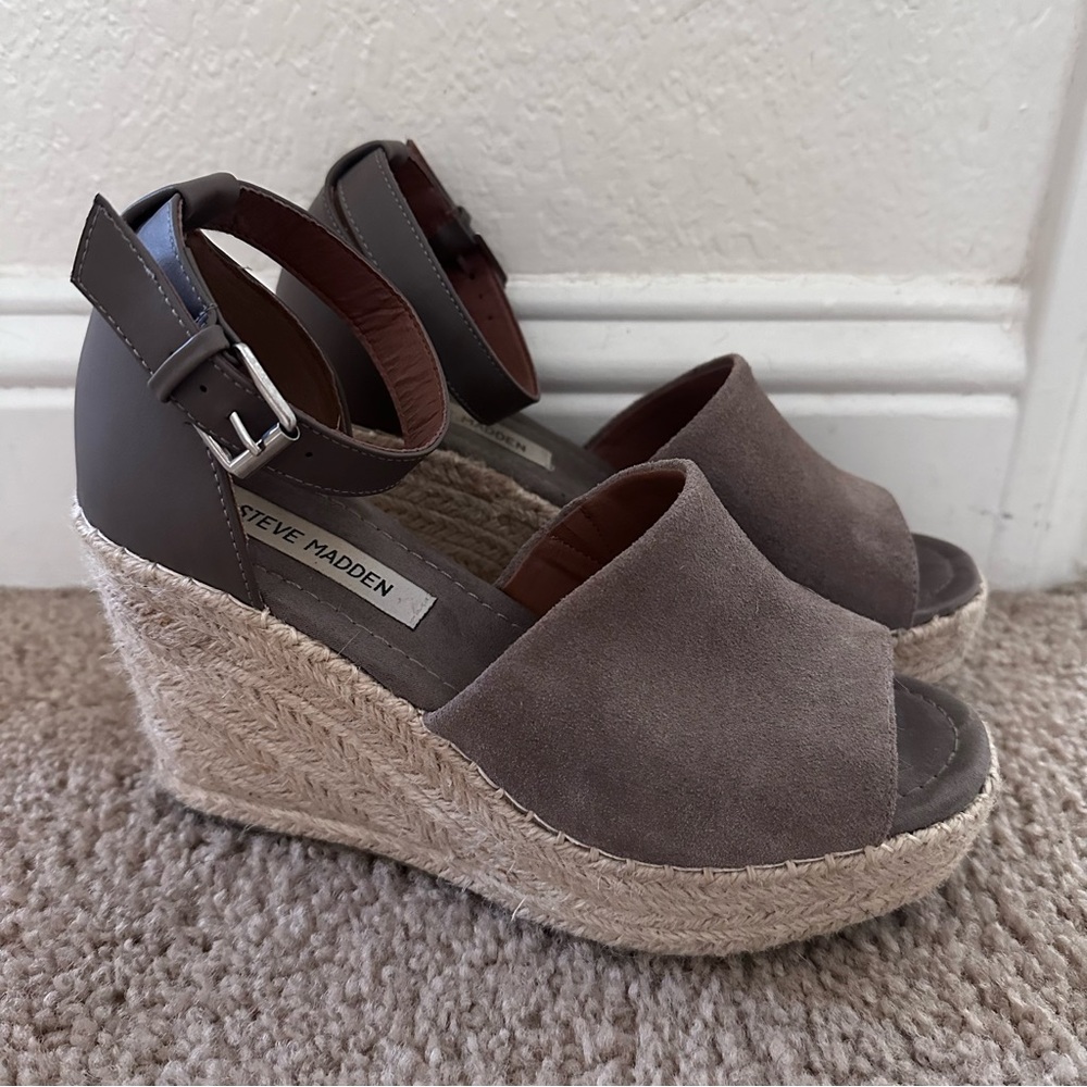Steve Madden Jaylen Wedge - Size 8
